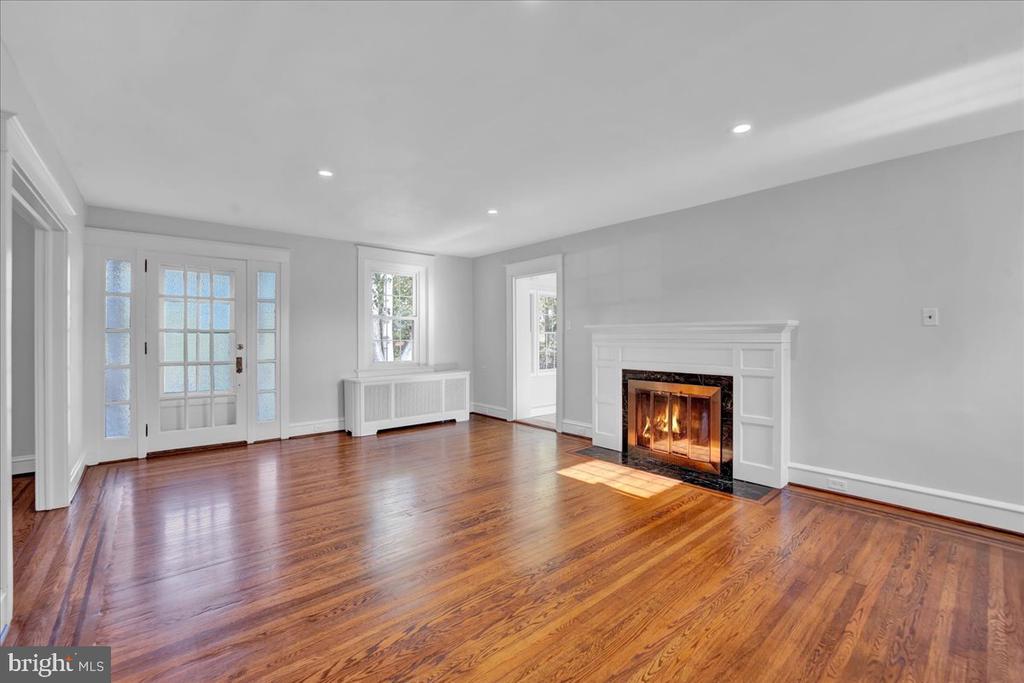 460 Tennis Ave