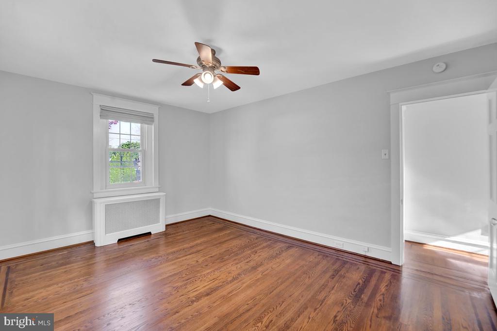 460 Tennis Ave
