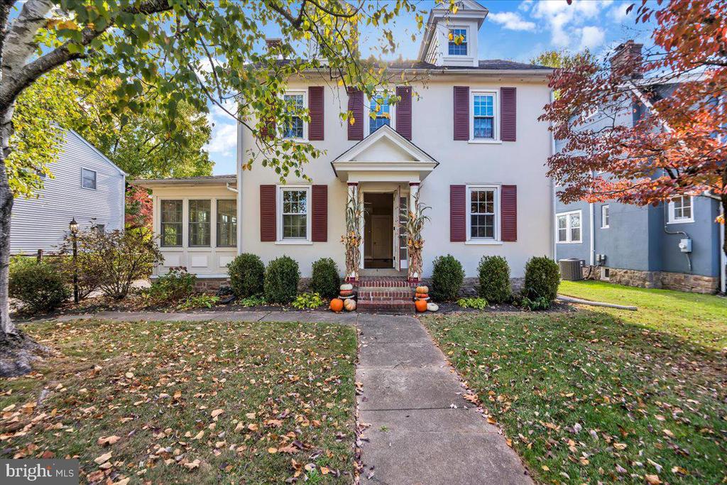 460 Tennis Ave