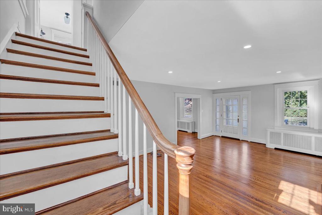 460 Tennis Ave