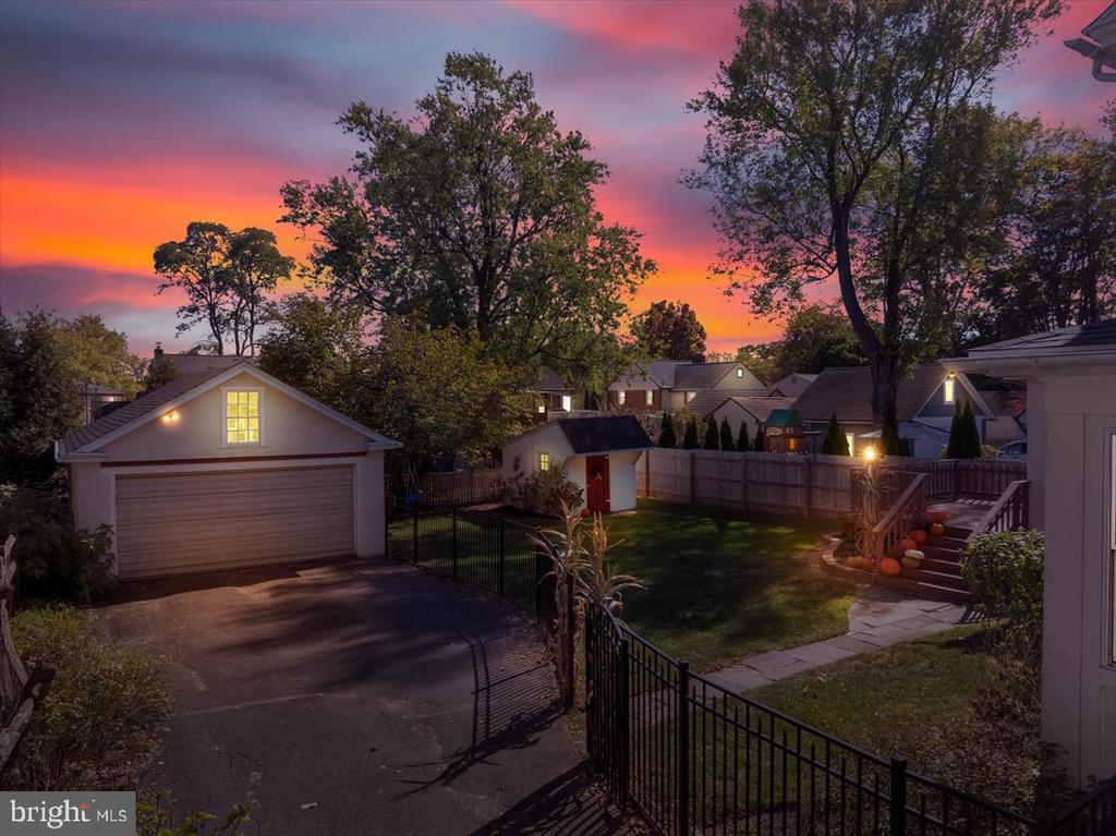 460 Tennis Ave