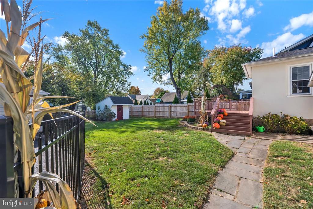 460 Tennis Ave