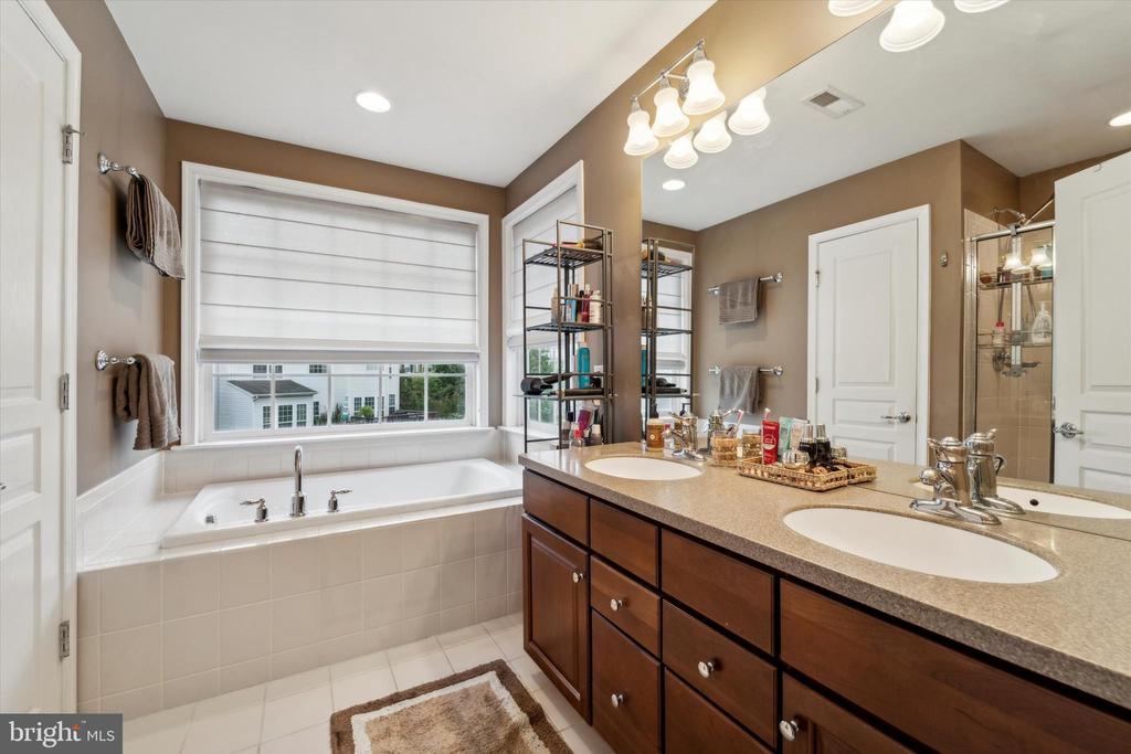 236 Baxter Dr