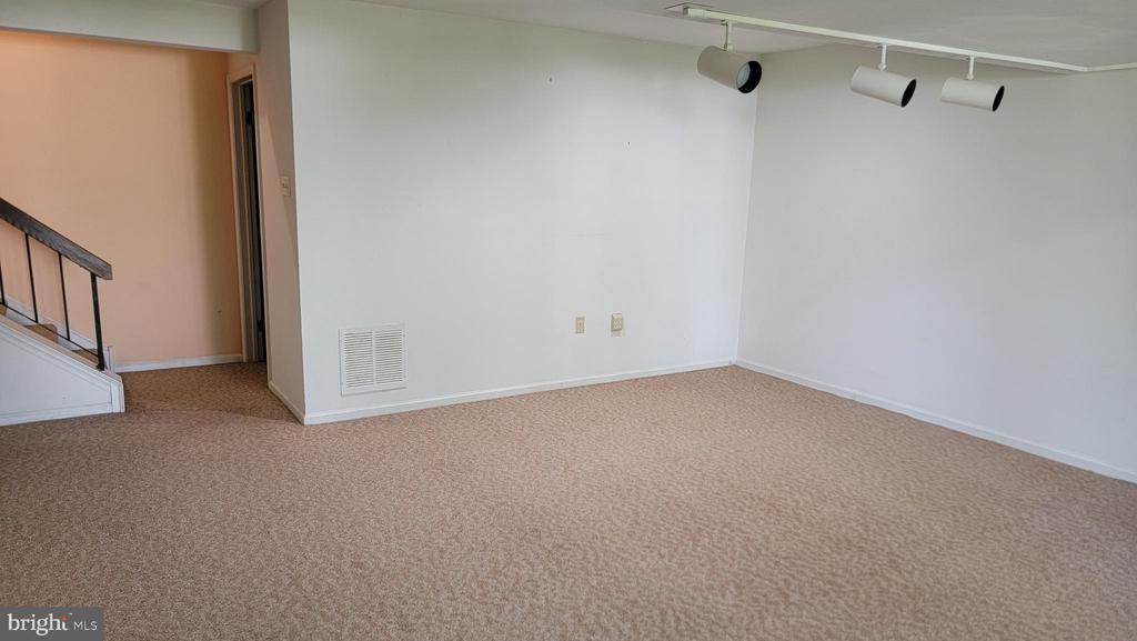 1901 MONROE LN