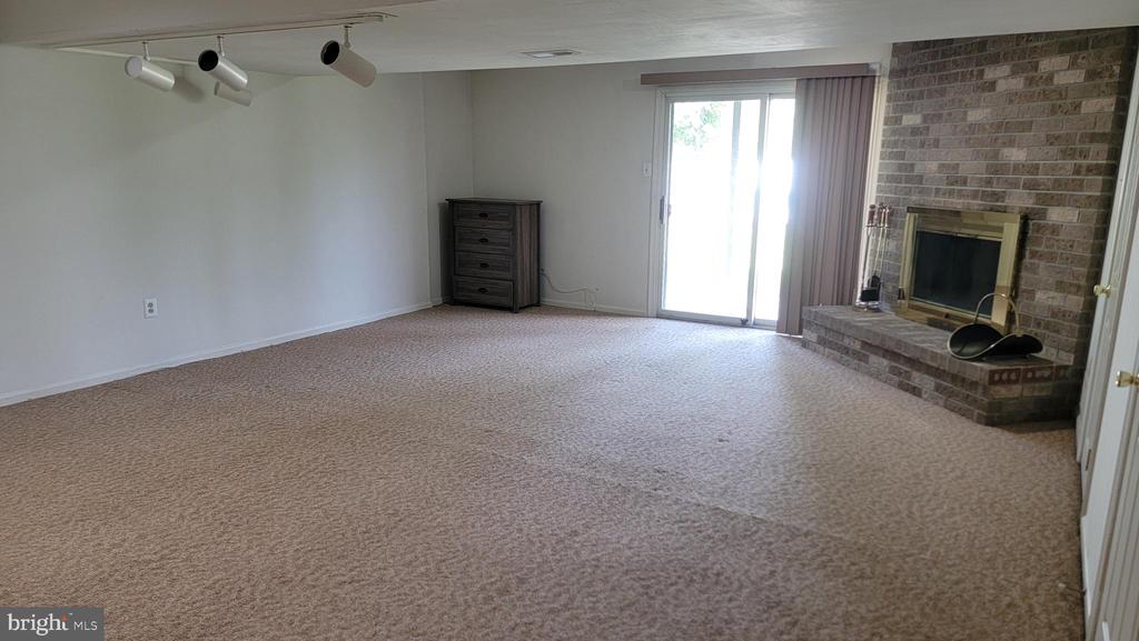 1901 MONROE LN