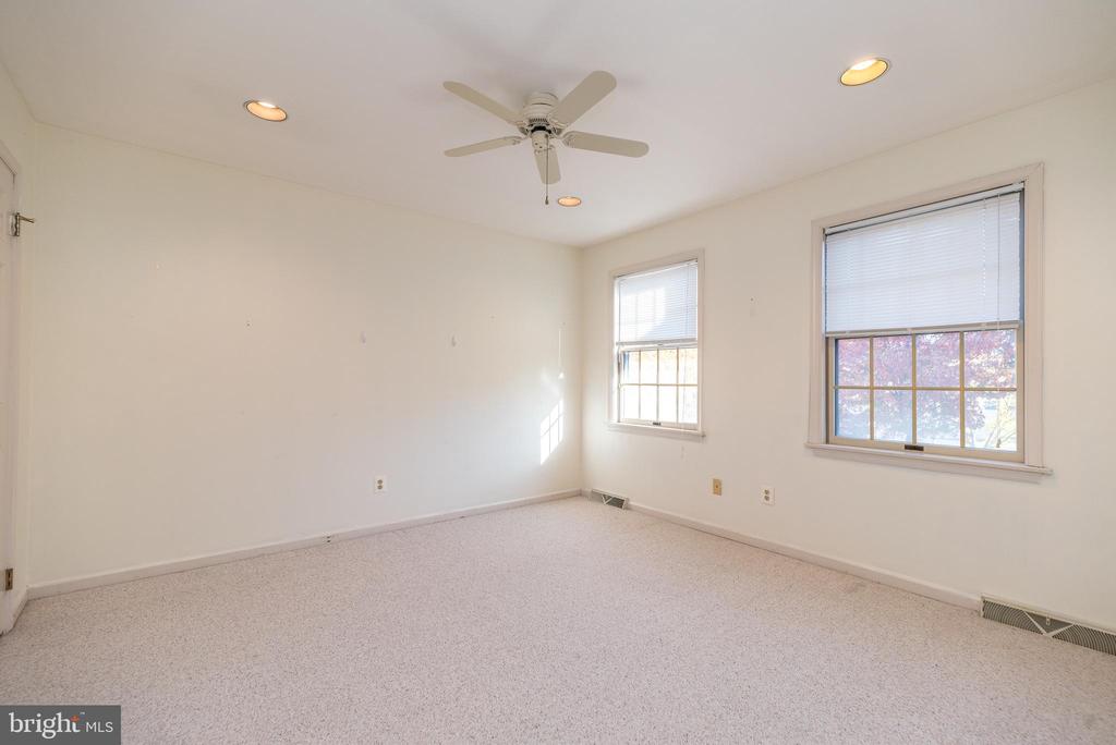 9 Shalimar Ln