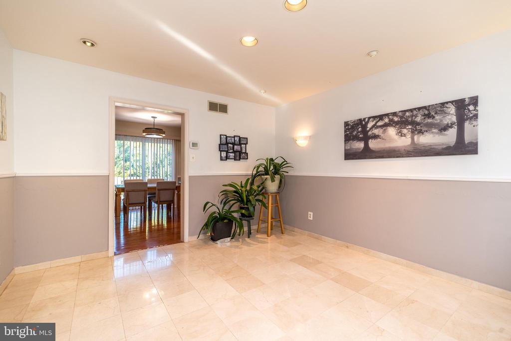 9 Shalimar Ln