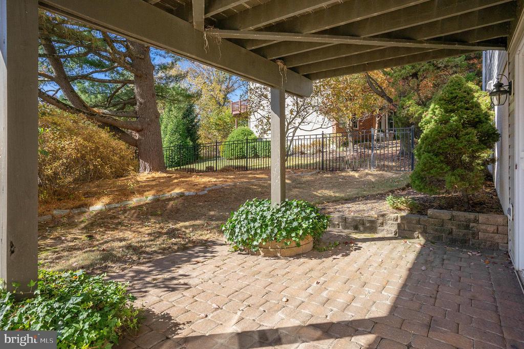 1102 Brynhill Ct