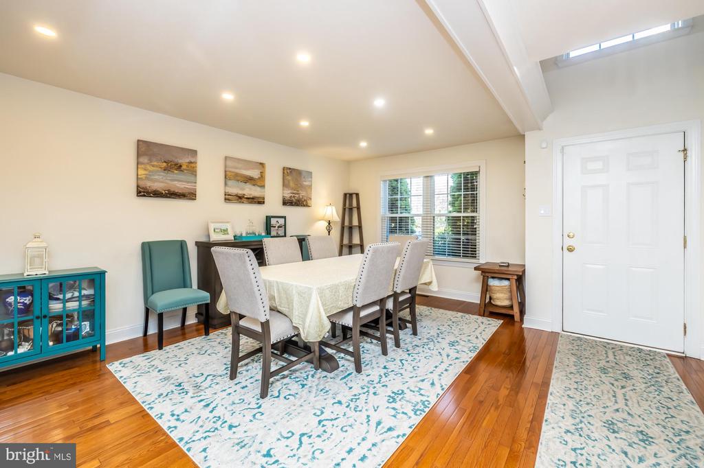 1708 Hood Ln