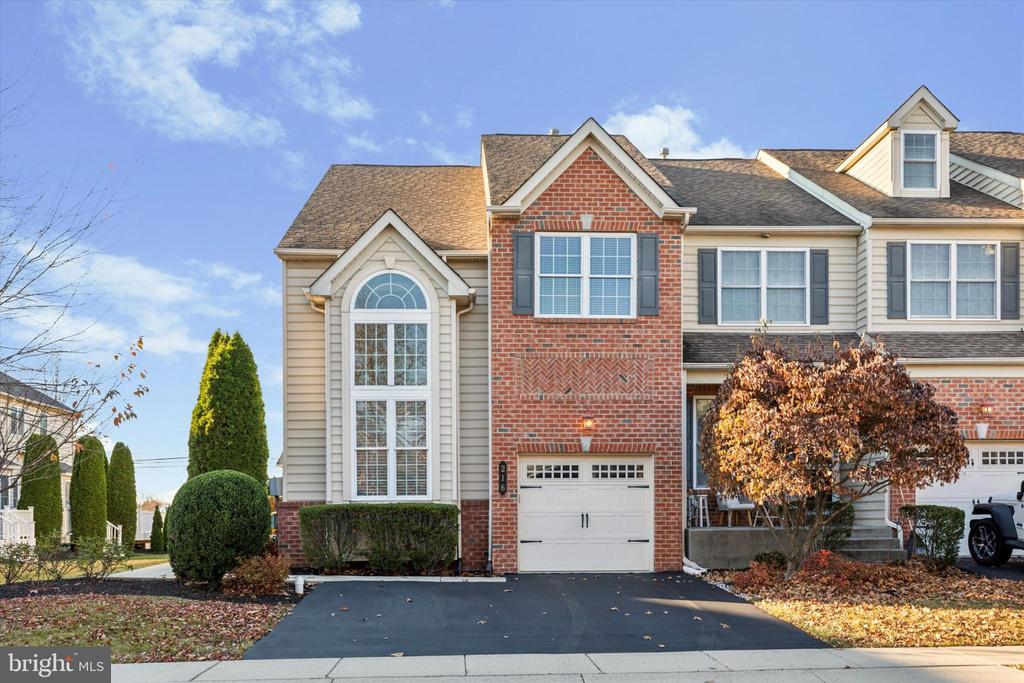 216 Providence Ln