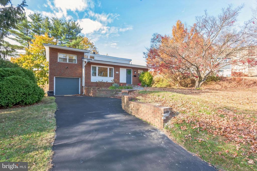 633 Launfall Rd
