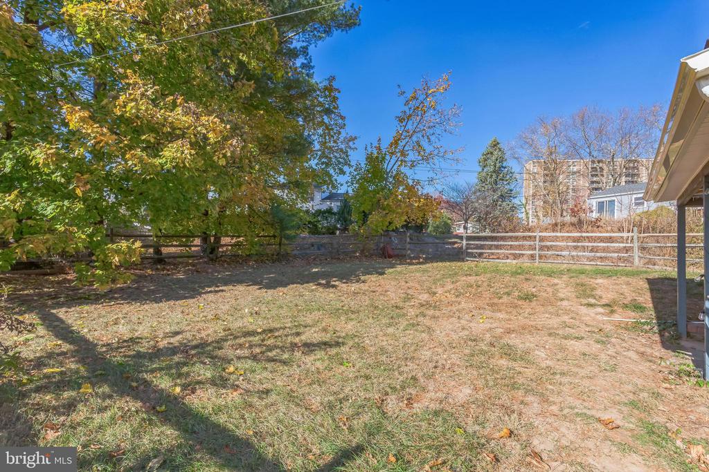 633 Launfall Rd