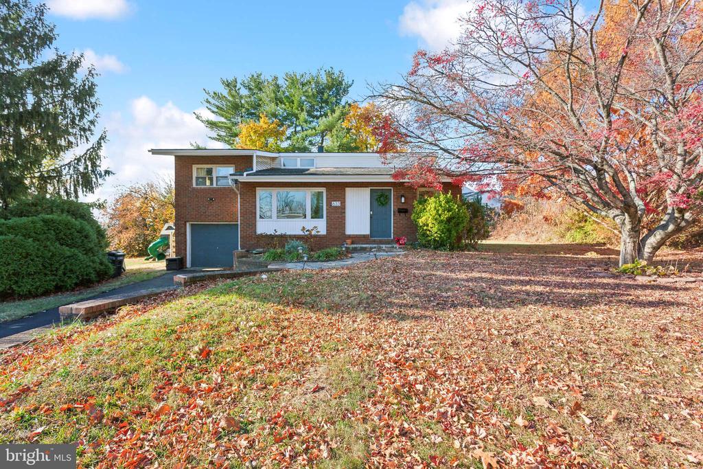 633 Launfall Rd
