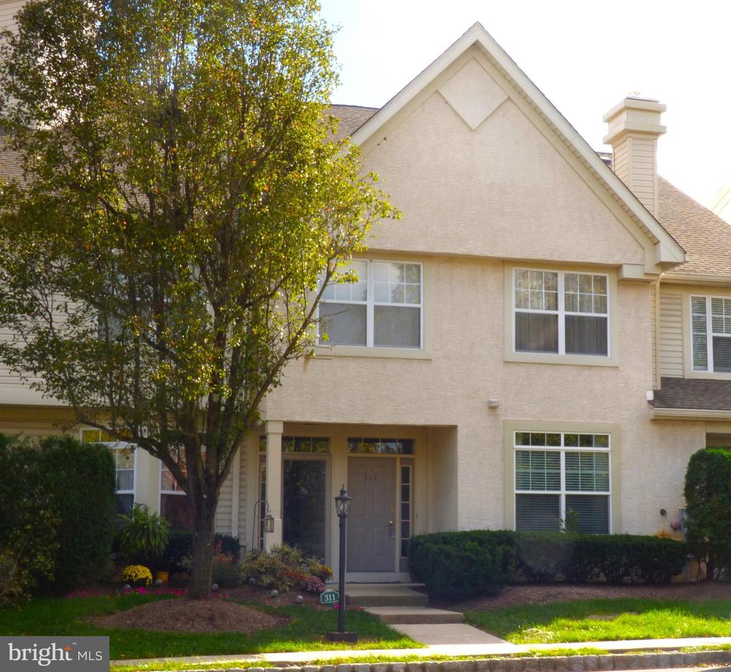 312 Dresher Woods Dr