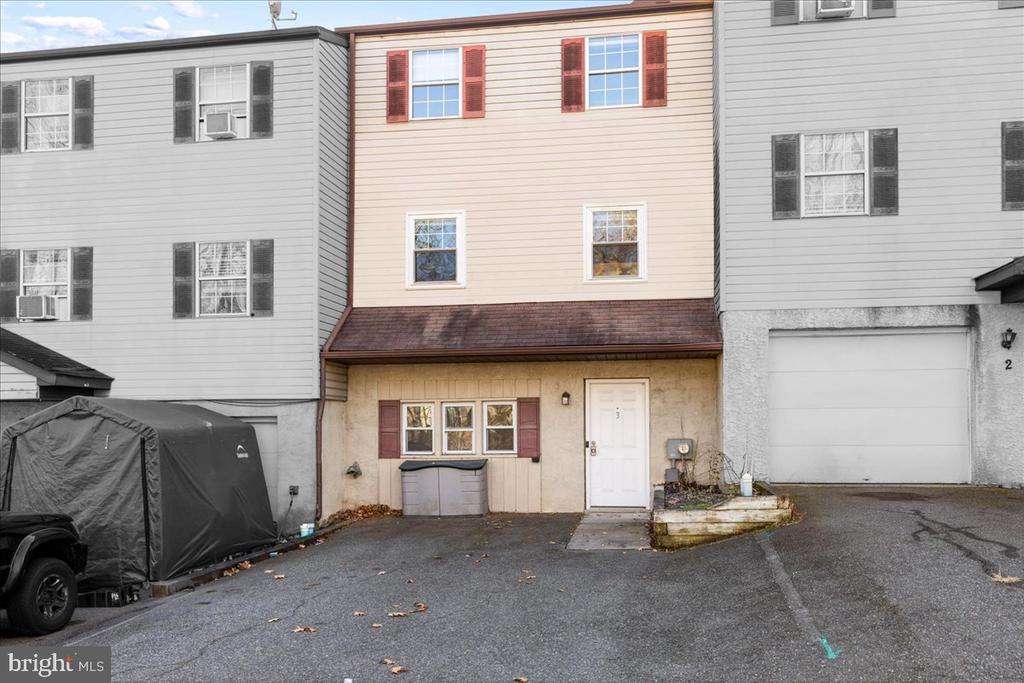 3 Berger Ln