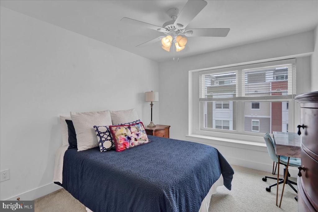 364 W 7th Ave