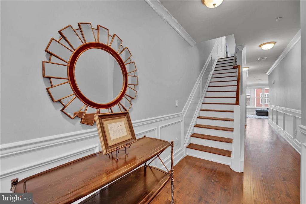 364 W 7th Ave