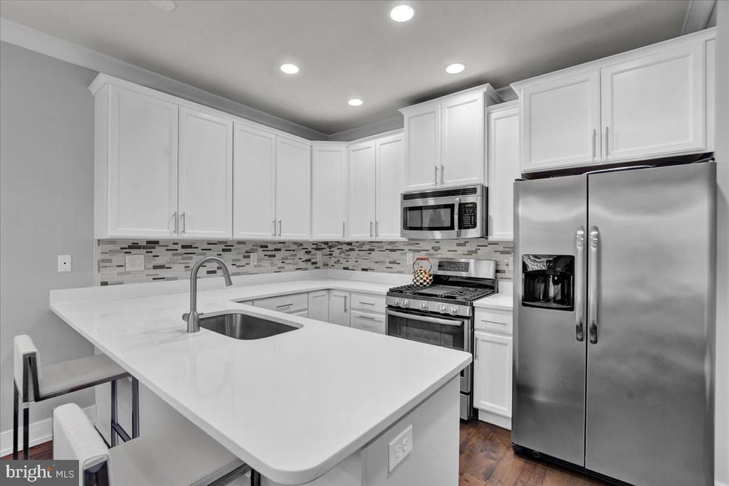364 W 7th Ave