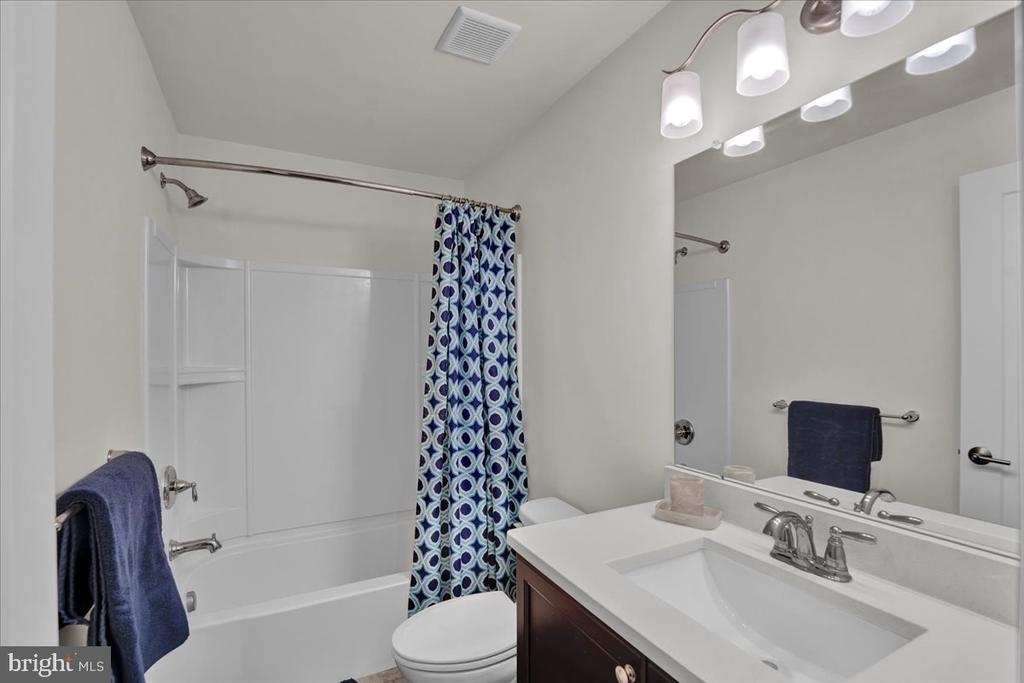 364 W 7th Ave