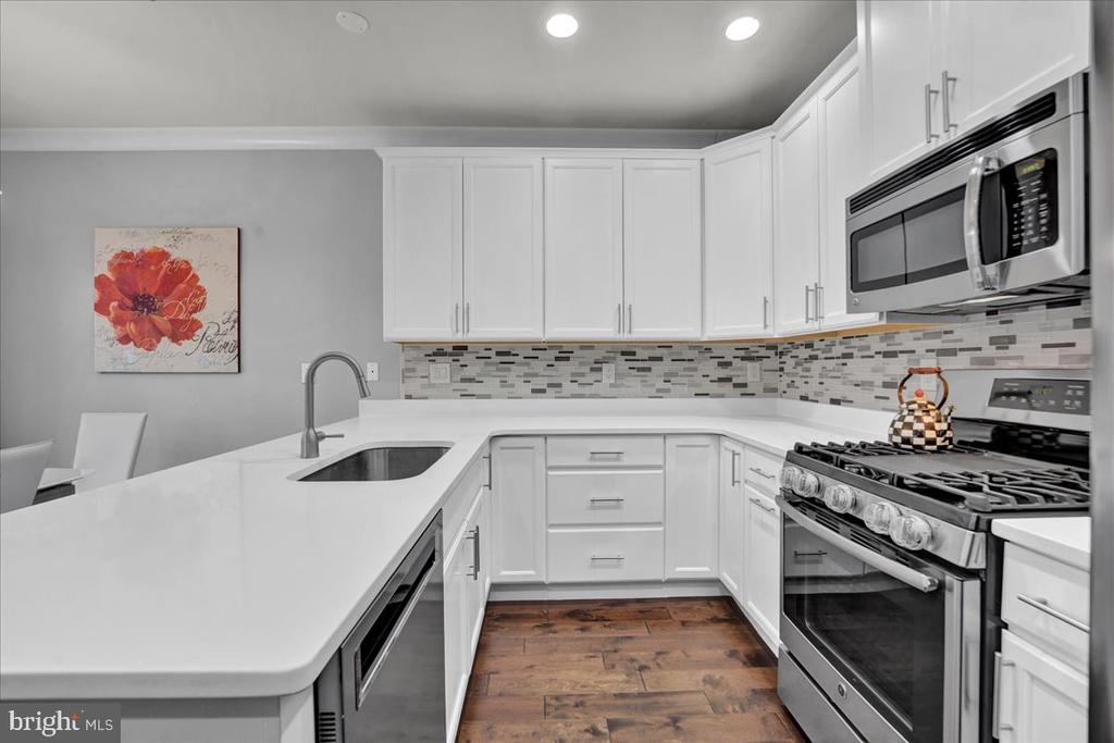 364 W 7th Ave