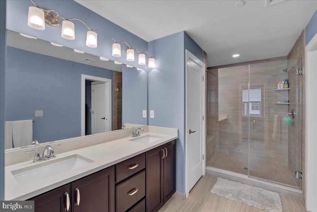 364 W 7th Ave