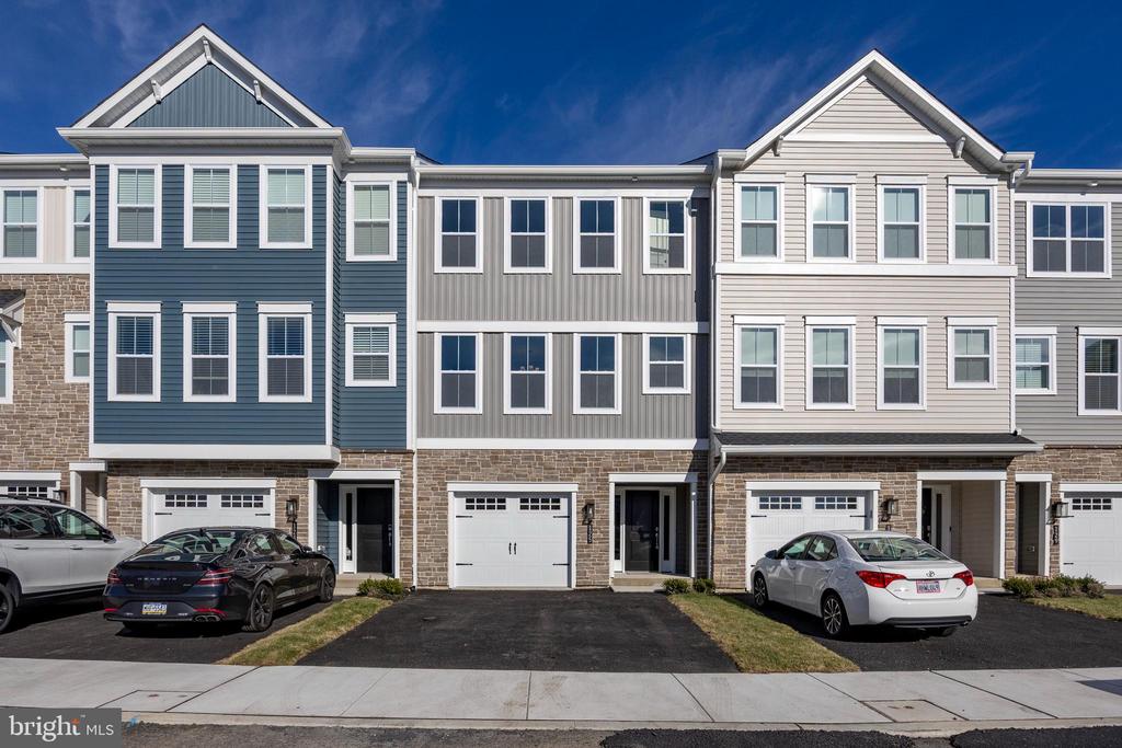 125 HIGHER ROCK COURT