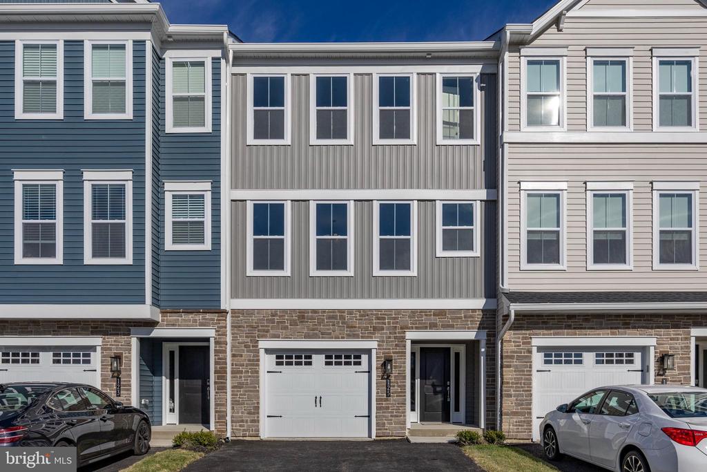 125 HIGHER ROCK COURT