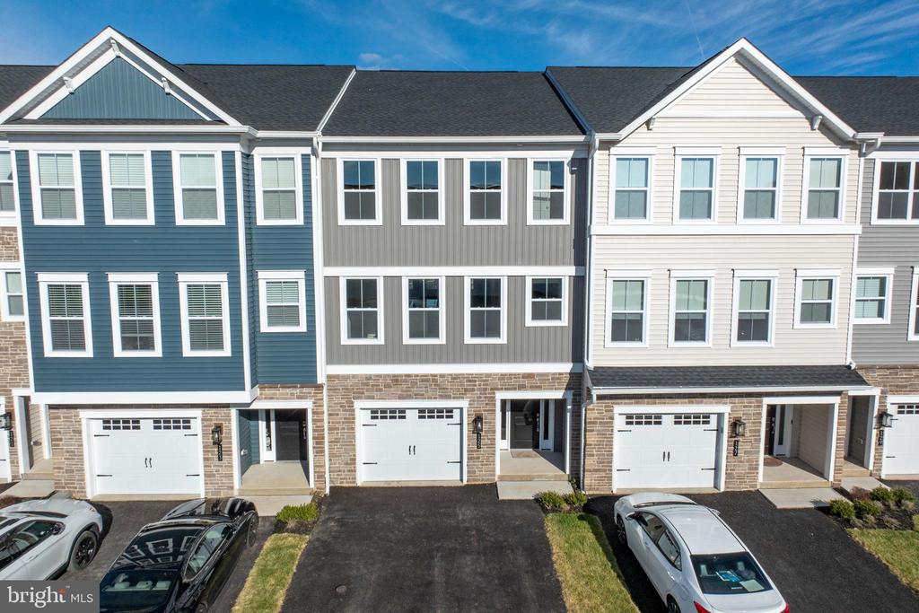 125 HIGHER ROCK COURT