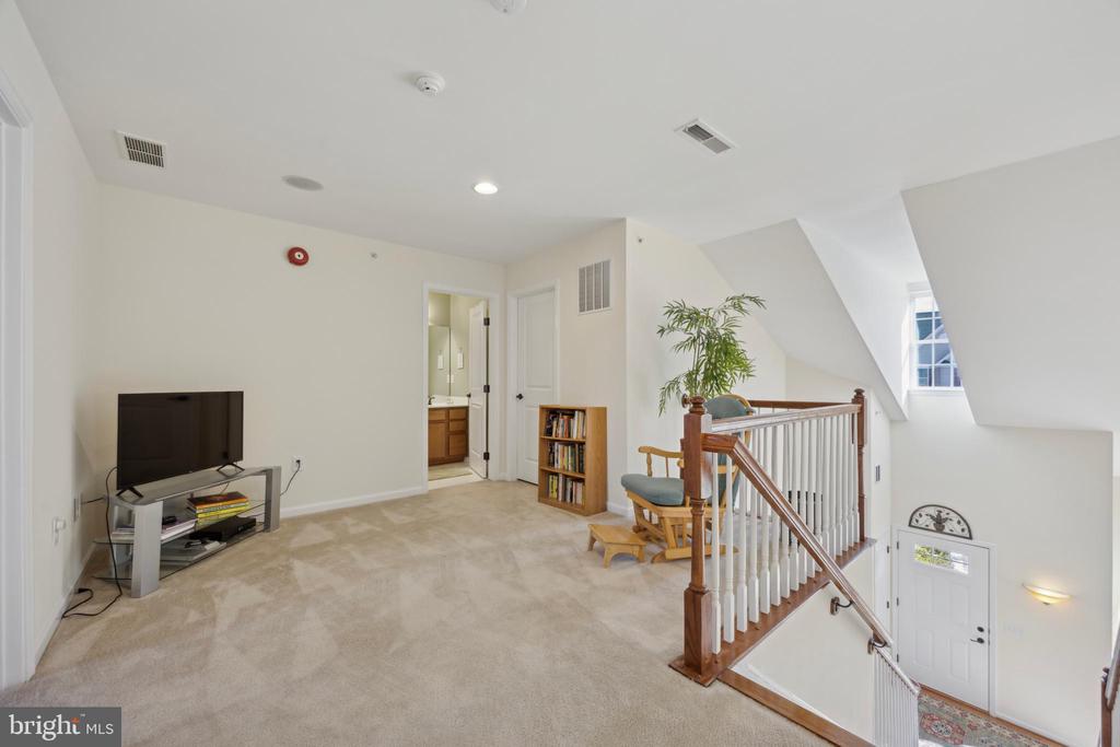 102 Shire Dr