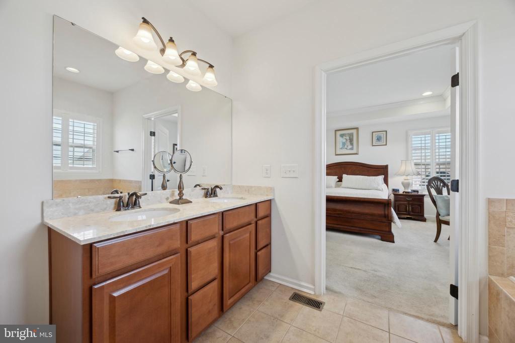 102 Shire Dr