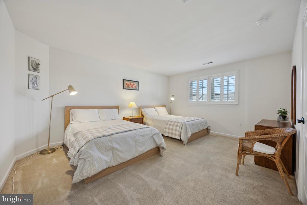 102 Shire Dr