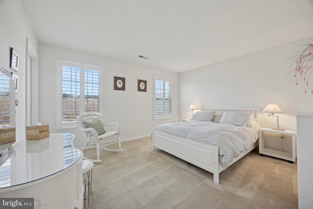102 Shire Dr
