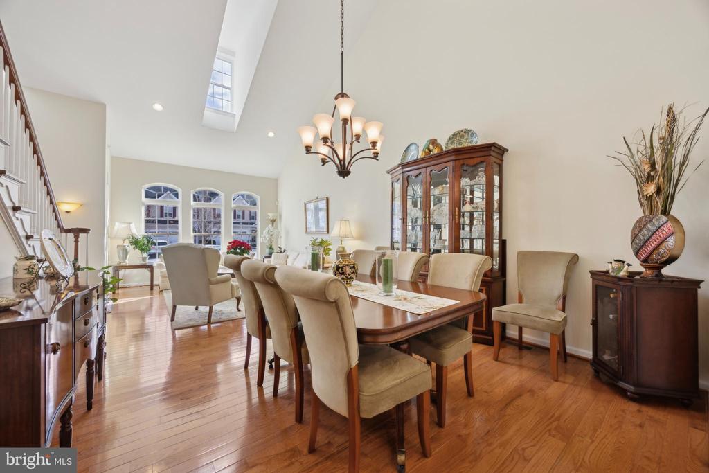 102 Shire Dr