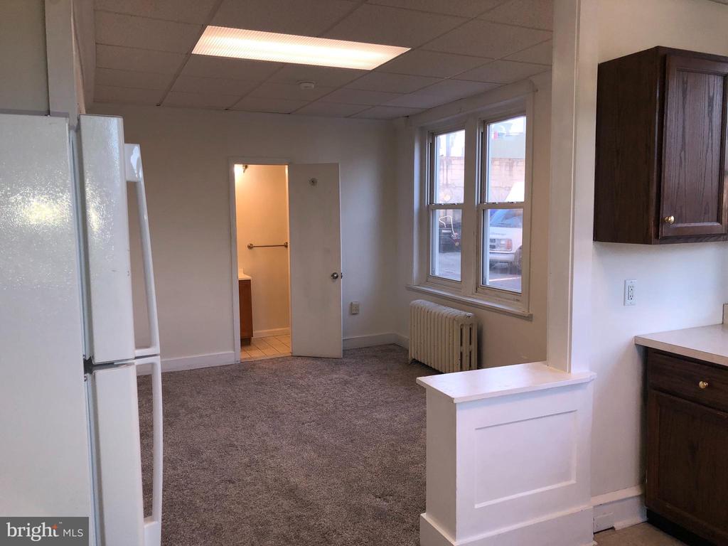 214 W 3RD AVE #FRONT