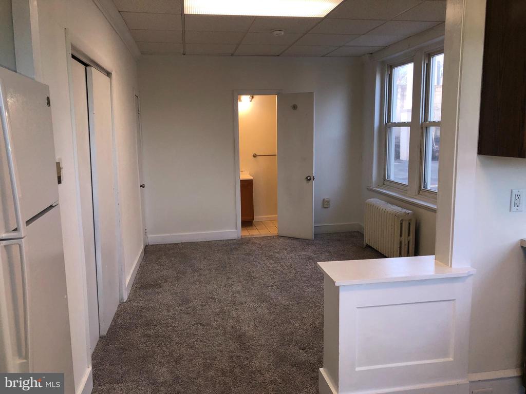 214 W 3RD AVE #FRONT