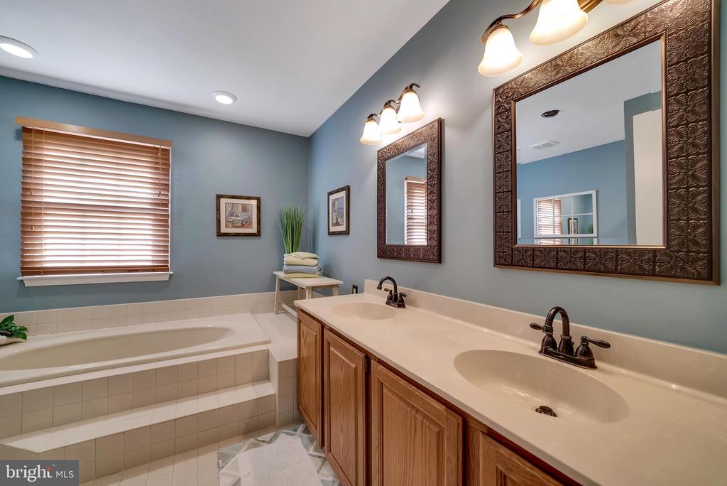 116 Bridle Ln