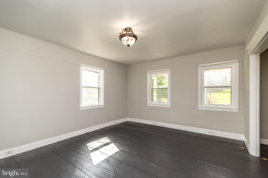 2118 CROSS RD
