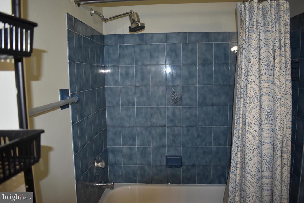 13 HOLLY CT