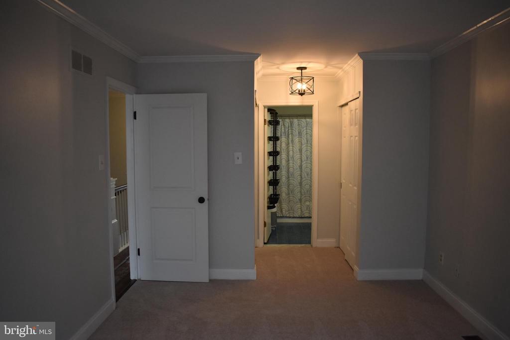 13 HOLLY CT
