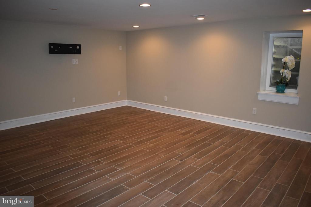 13 HOLLY CT