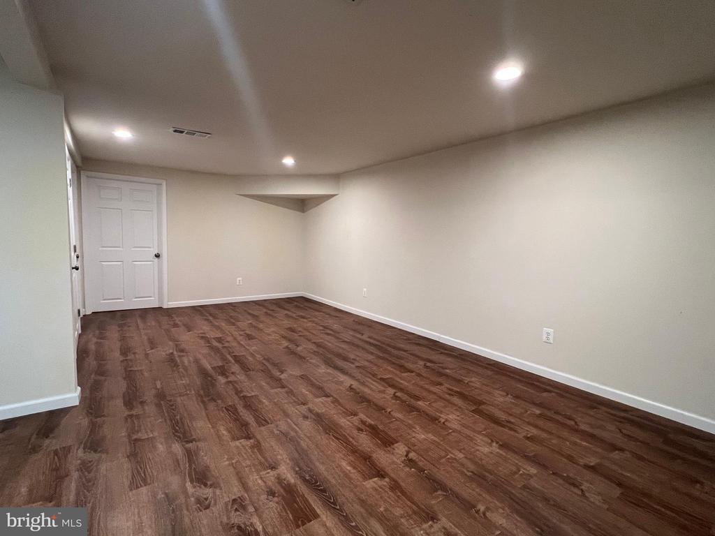 141 LARCHWOOD CT