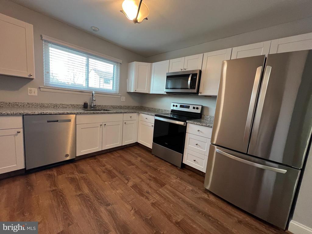 141 LARCHWOOD CT