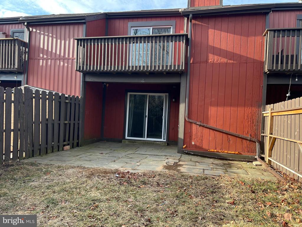 141 LARCHWOOD CT
