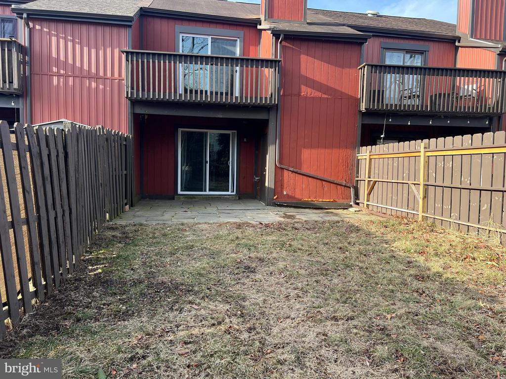 141 LARCHWOOD CT
