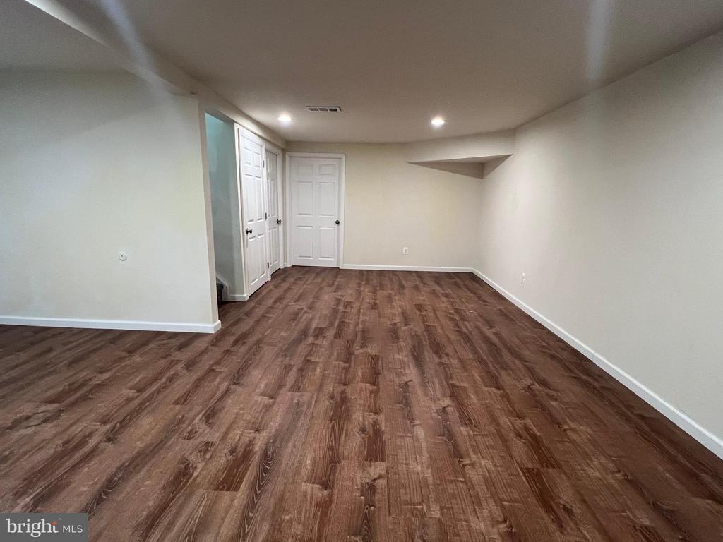 141 LARCHWOOD CT