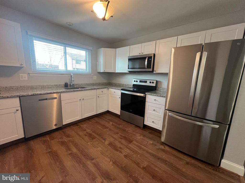 141 LARCHWOOD CT