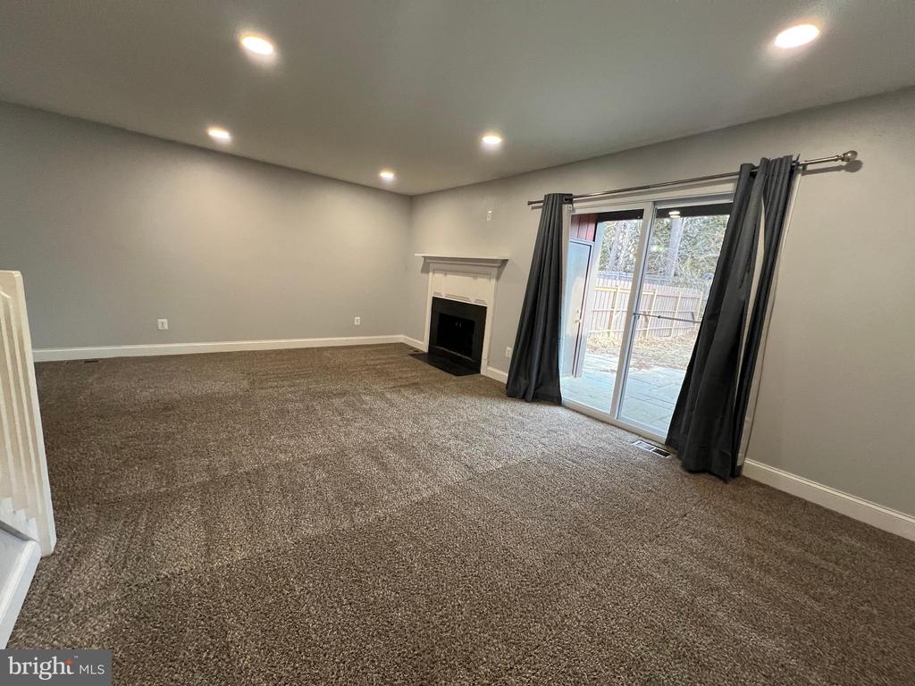 141 LARCHWOOD CT