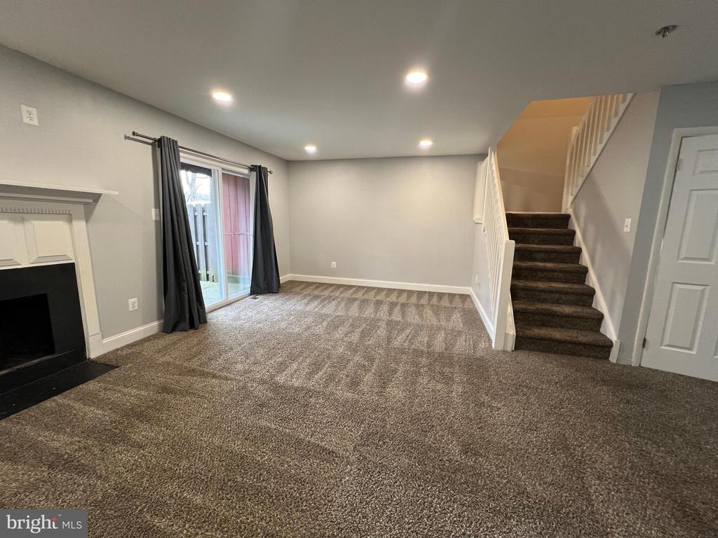 141 LARCHWOOD CT