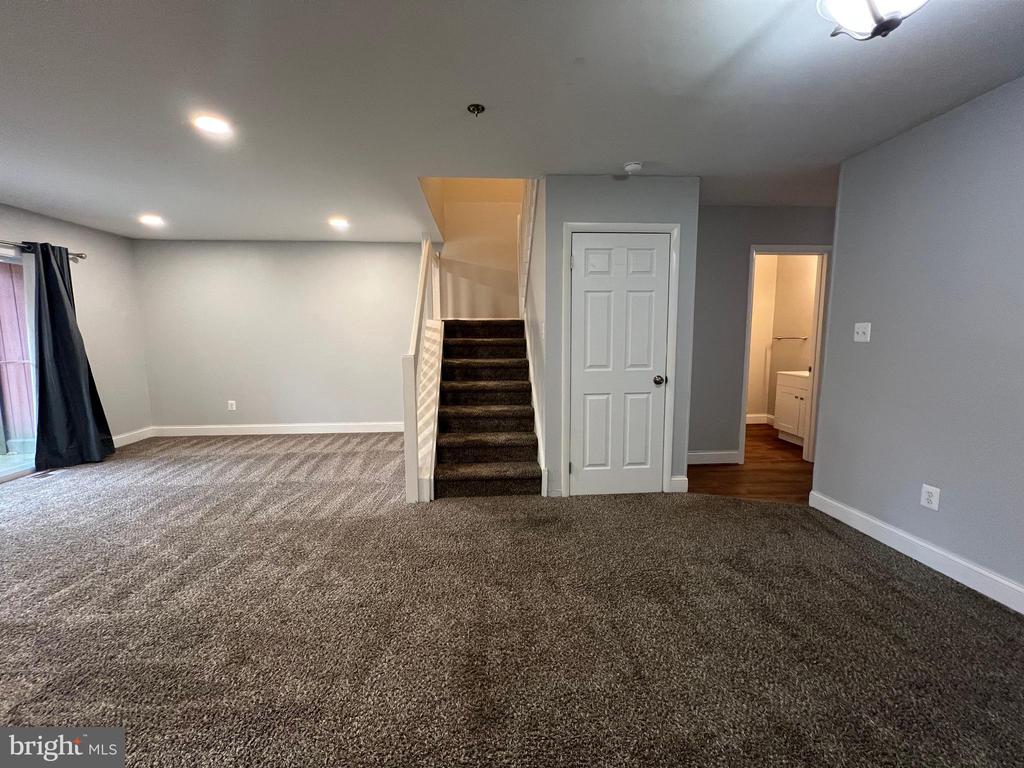 141 LARCHWOOD CT