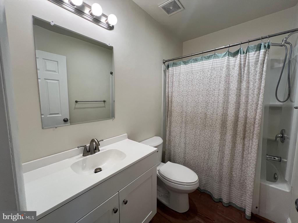 141 LARCHWOOD CT